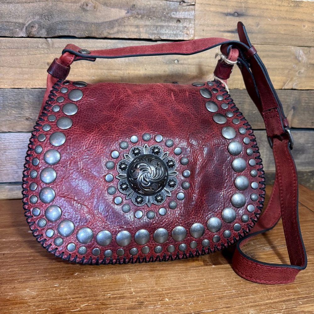 Patricia Nash Medallion Distressed Collection Luciana Berry Red Purse P04369 NWT